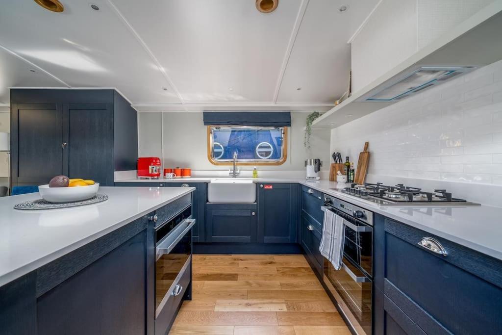 Luxurious Houseboat Near Canary Wharf In 伦敦 外观 照片