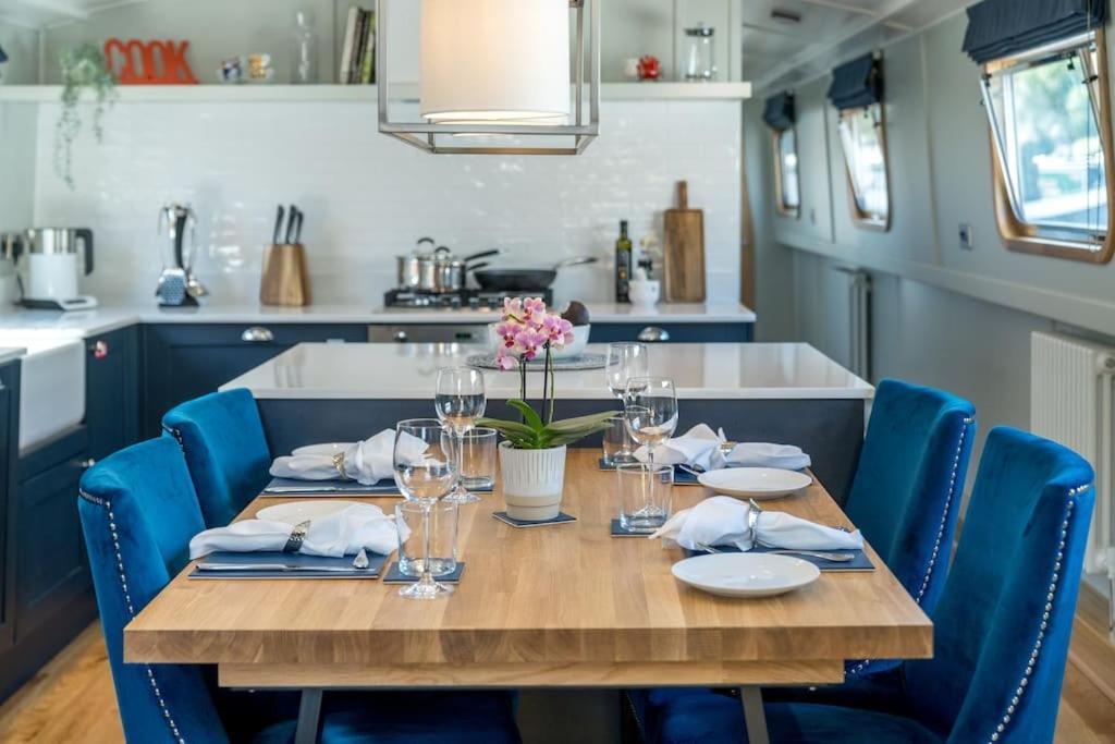 Luxurious Houseboat Near Canary Wharf In 伦敦 外观 照片