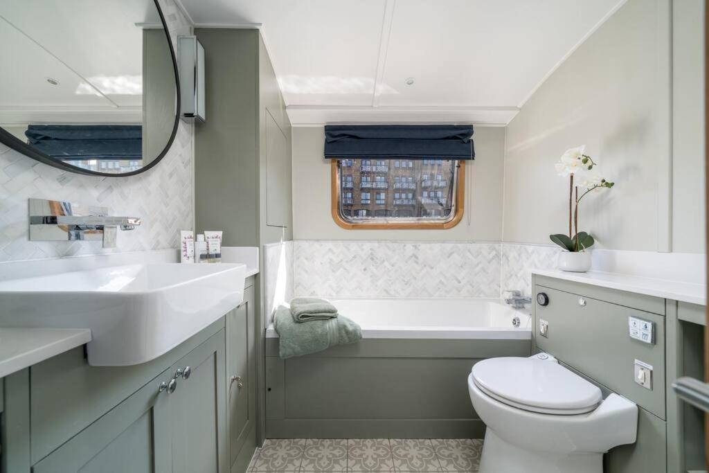 Luxurious Houseboat Near Canary Wharf In 伦敦 外观 照片
